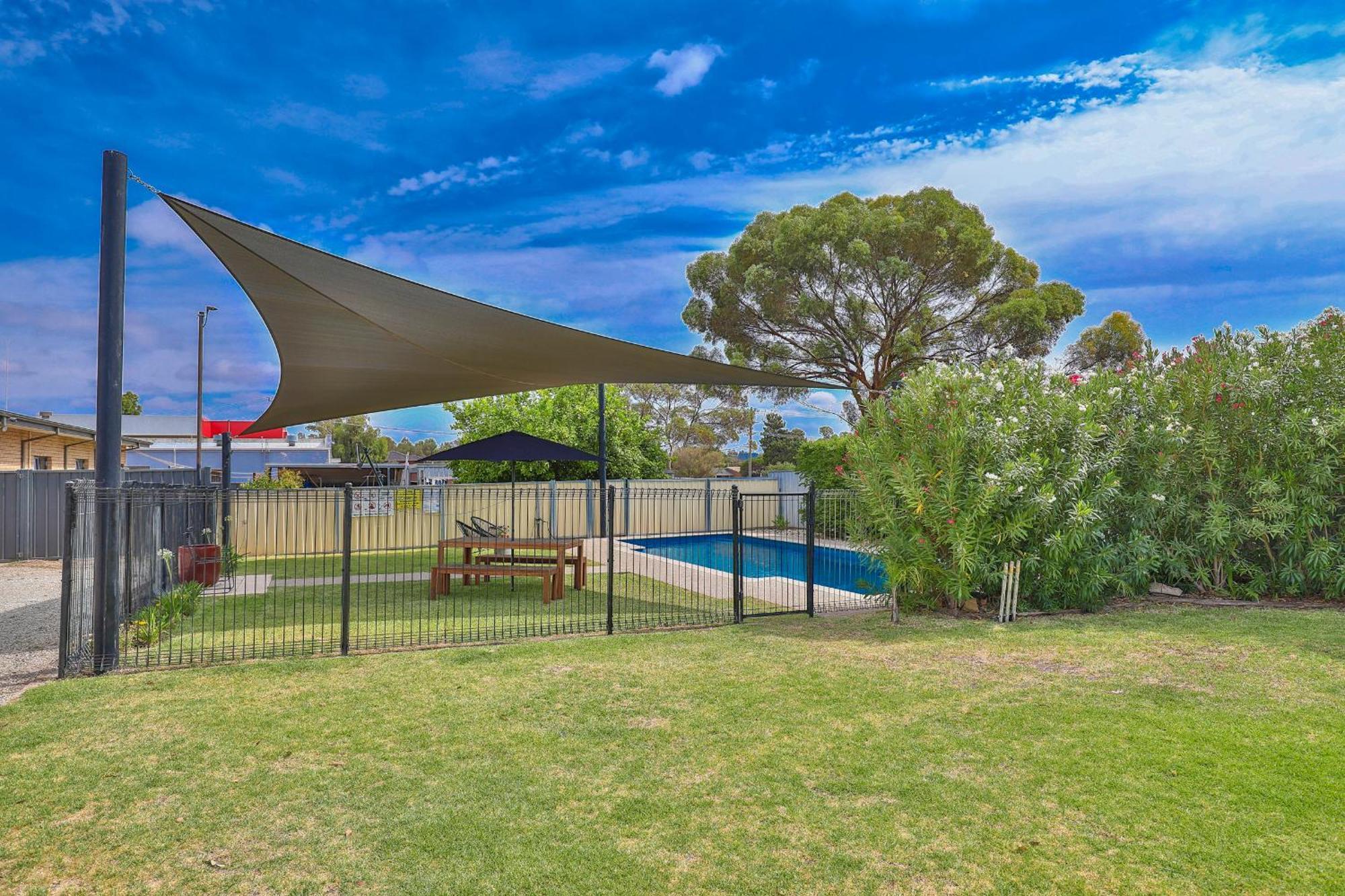 Robinvale Bridge Motel Buitenkant foto